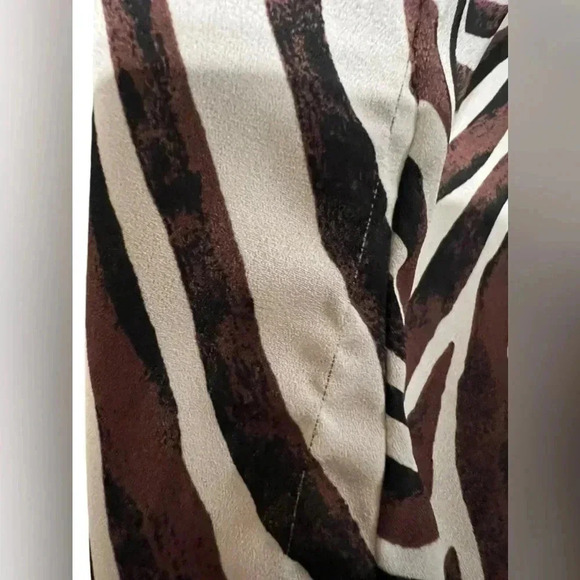 🟣Maurice’s Zebra Print Sleeveless Blouse Large - Picture 3 of 7